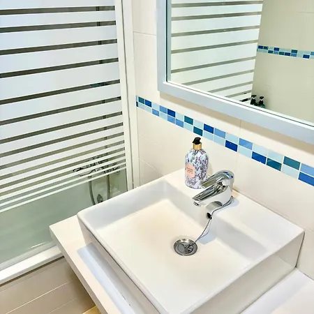 Hoteltype Penthouse 2 Beds, Parking, Wifi & Pool Stunning Views דניה