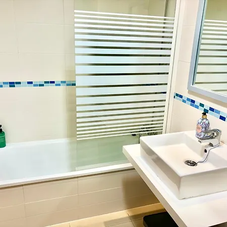 Hoteltype Penthouse 2 Beds, Parking, Wifi & Pool Stunning Views דירה *