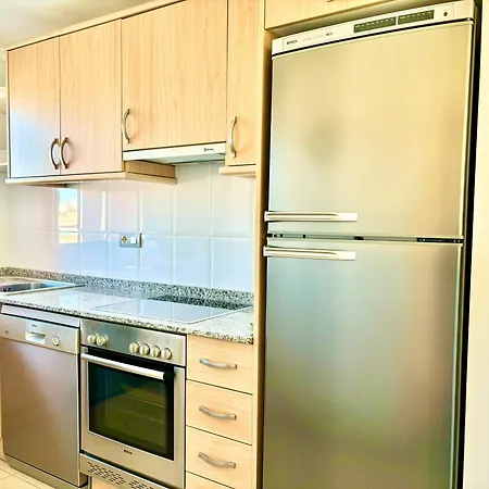 Apartment Hoteltype Penthouse 2 Beds, Parking, Wifi & Pool Stunning Views *