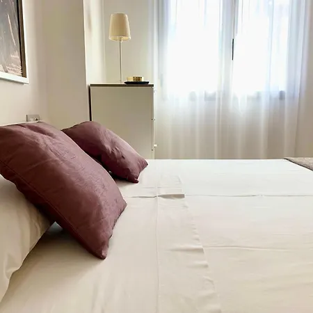 Hoteltype Penthouse 2 Beds, Parking, Wifi & Pool Stunning Views *