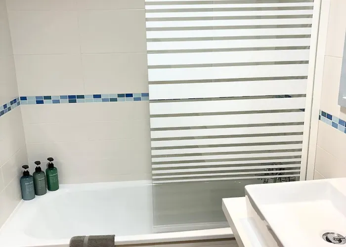 Hoteltype Penthouse 2 Beds, Parking, Wifi & Pool Stunning Views * 데니아